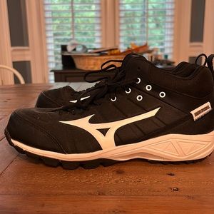 Mizuno turf baseball cleats brand new never worn